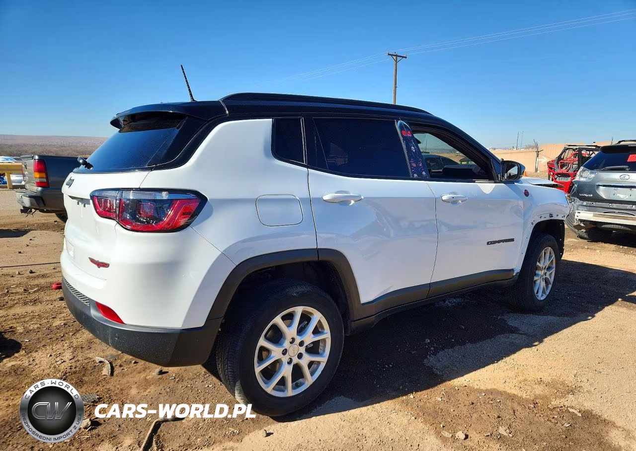 2025 Jeep Compass Trailhawk VIN:3C4NJDDN2ST609807 - 3