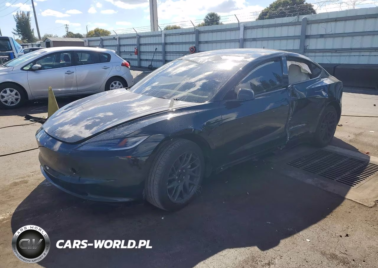 2025 Tesla Model 3 – zdjęcie 1 z 12
