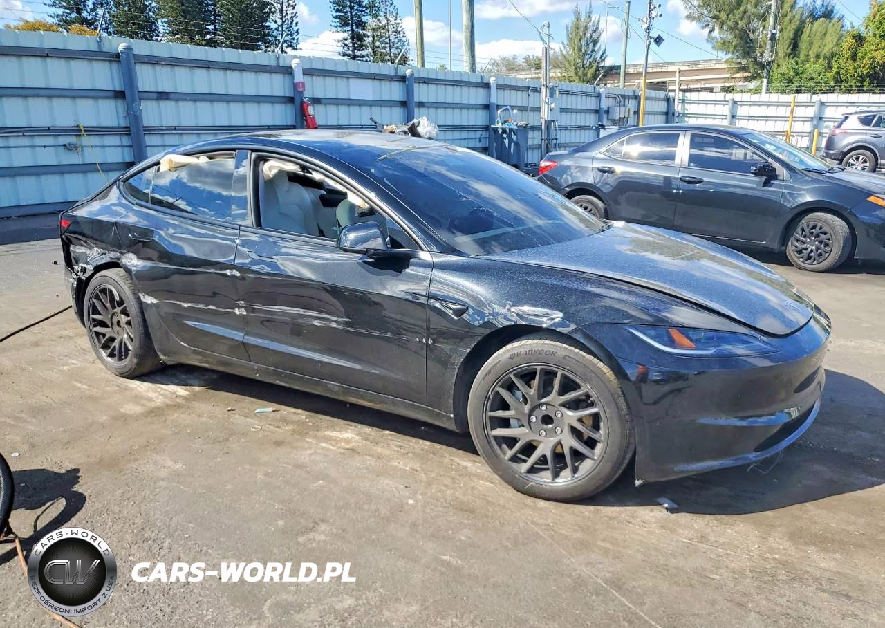2025 Tesla Model 3 VIN:5YJ3E1EA9SF050616 - 4