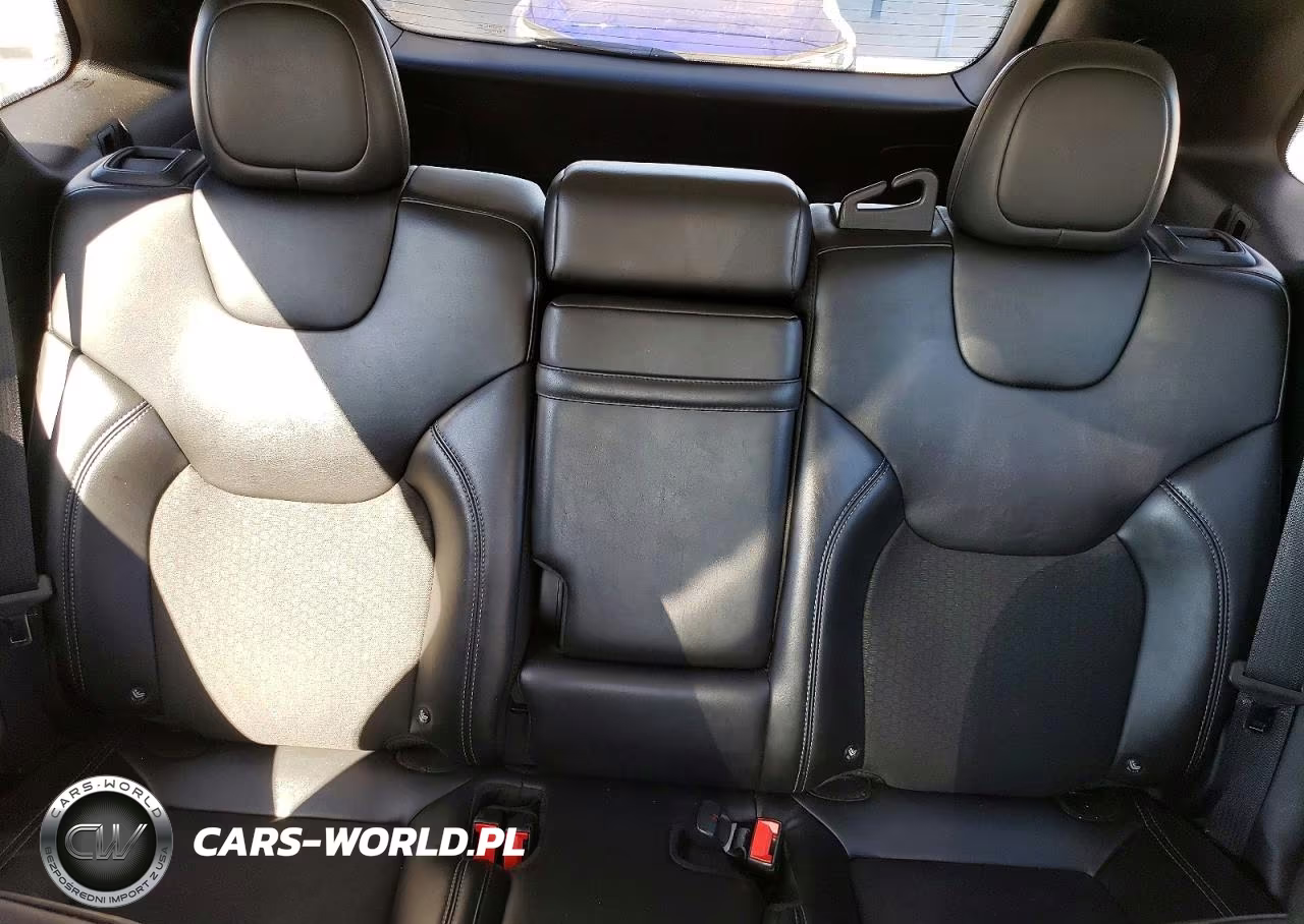 2019 Jeep Cherokee Latitude Plus VIN:1C4PJMLB0KD181029 - 10