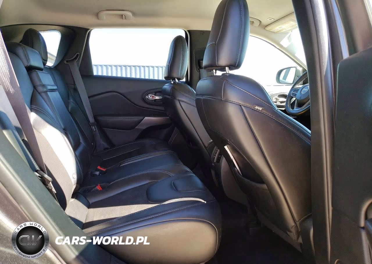 2019 Jeep Cherokee Latitude Plus VIN:1C4PJMLB0KD181029 - 11