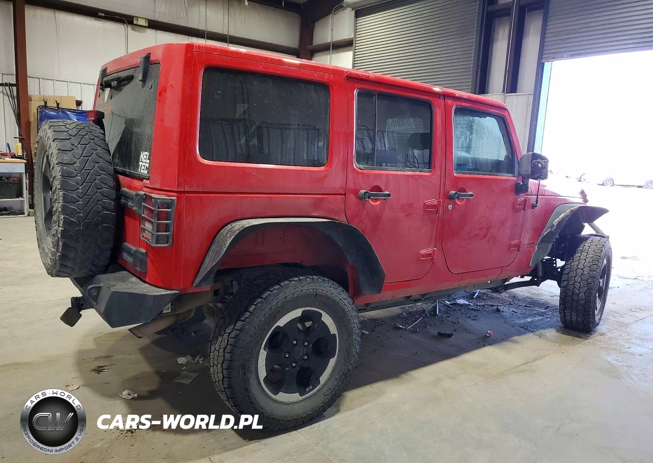 2014 Jeep Wrangler Unlimited Sahara VIN:1C4HJWEG1EL324346 - 3