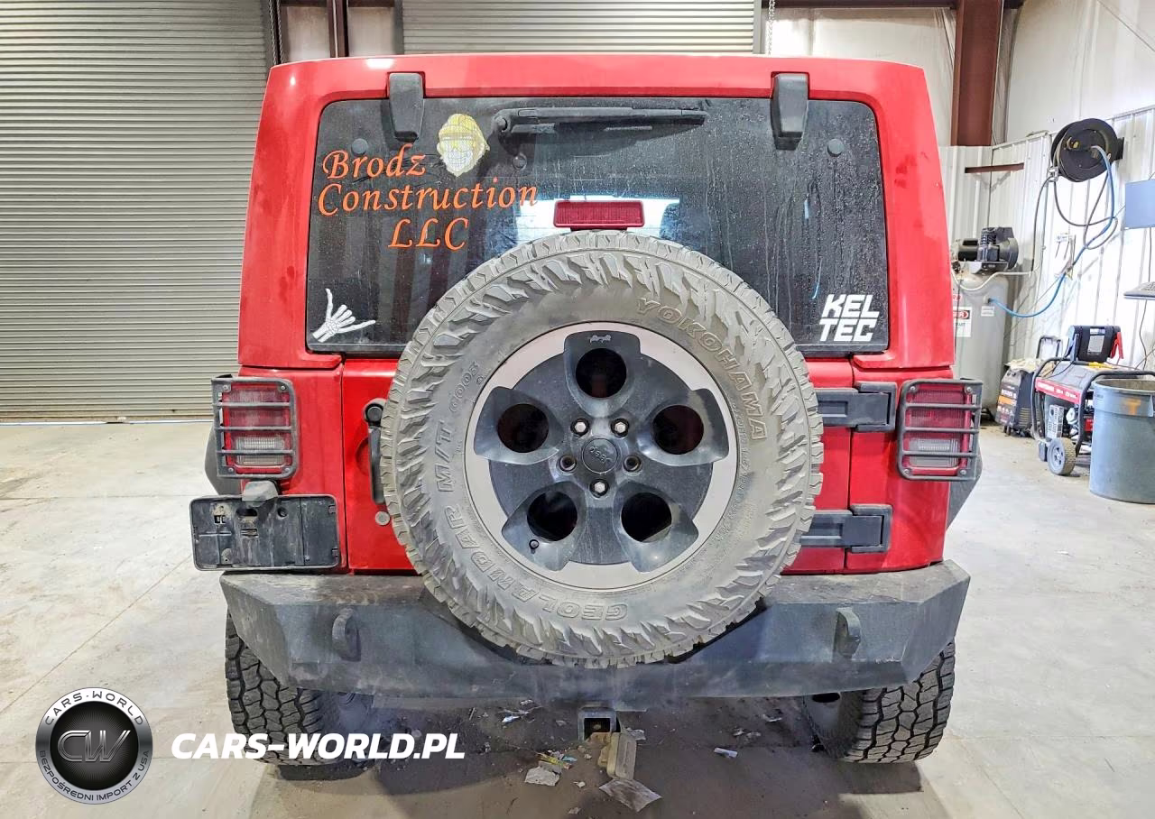 2014 Jeep Wrangler Unlimited Sahara VIN:1C4HJWEG1EL324346 - 6