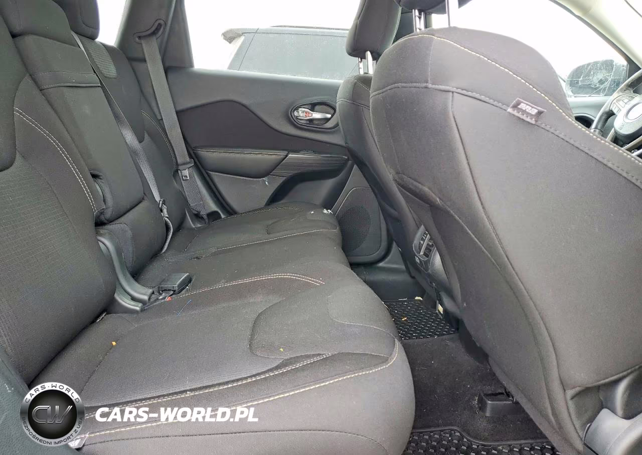 2016 Jeep Cherokee Latitude VIN:1C4PJMCS3GW294419 - 11
