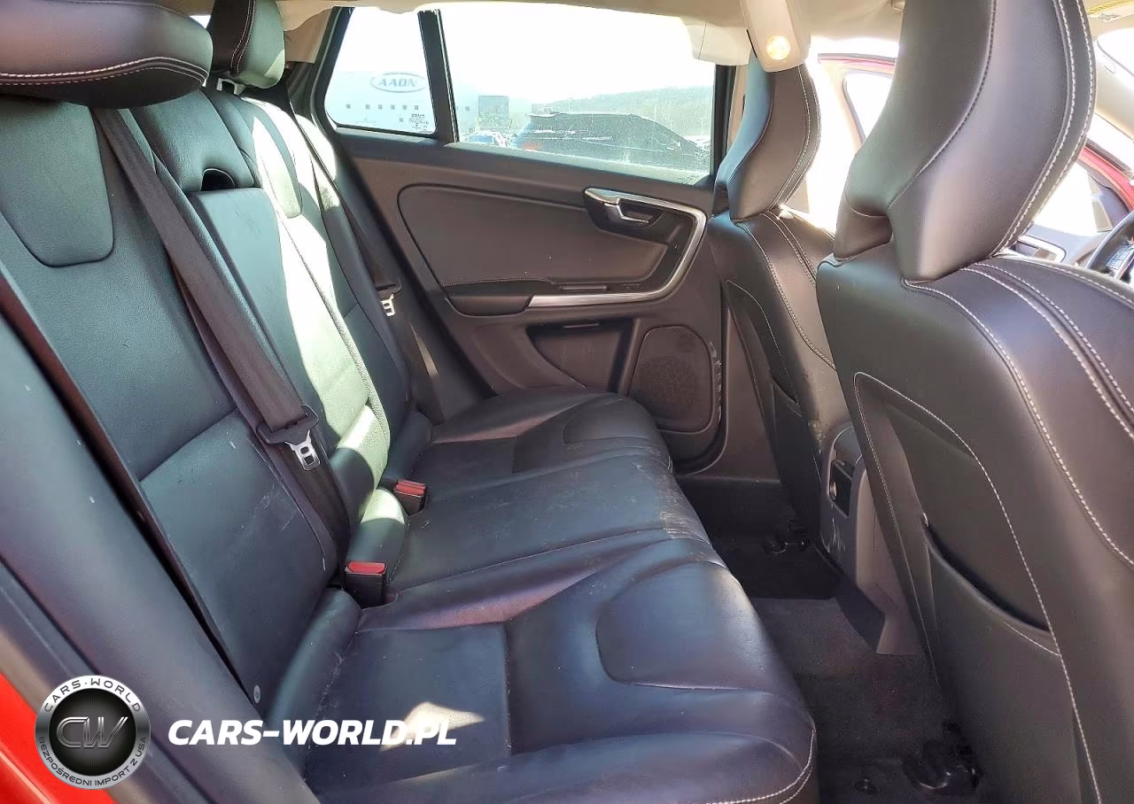 2018 Volvo V60 T5 Dynamic VIN:YV140MEL4J2390029 - 11