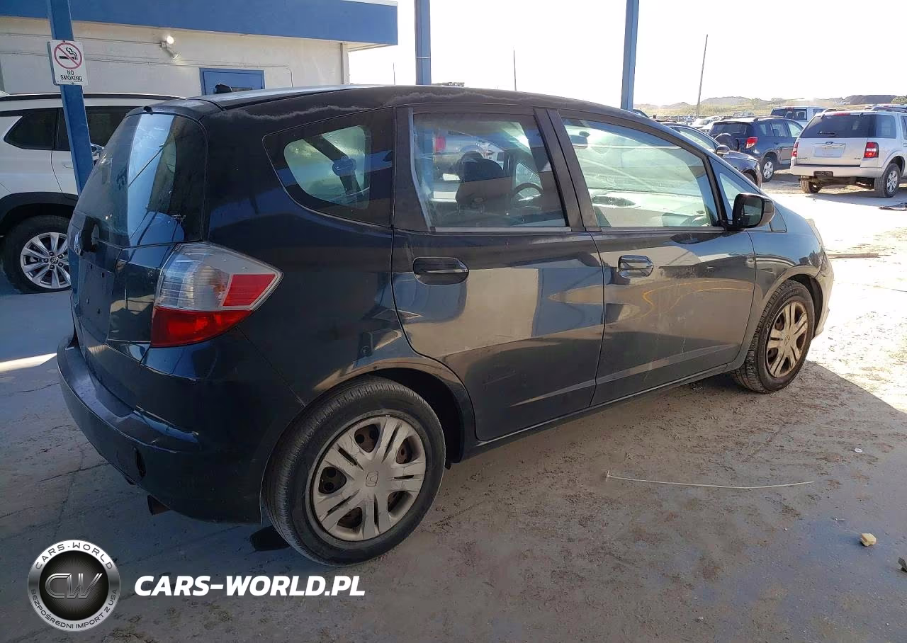 2011 Honda Fit VIN:JHMGE8H36BC007340 - 3