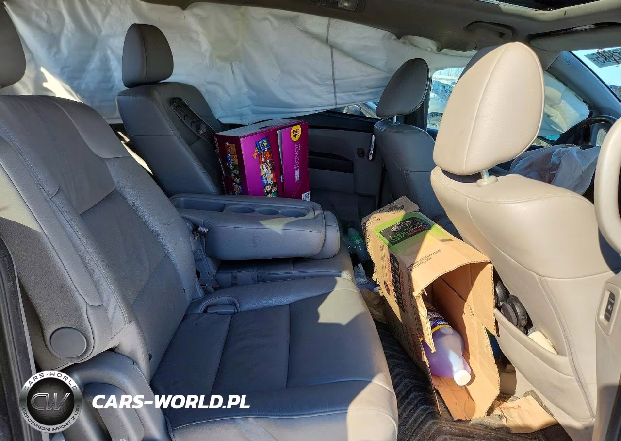 2016 Honda Odyssey Touring VIN:5FNRL5H9XGB507739 - 11
