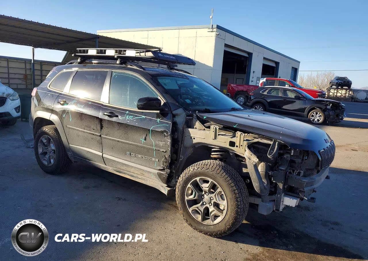 2020 Jeep Cherokee Latitude VIN:1C4PJMCX0LD509403 - 4