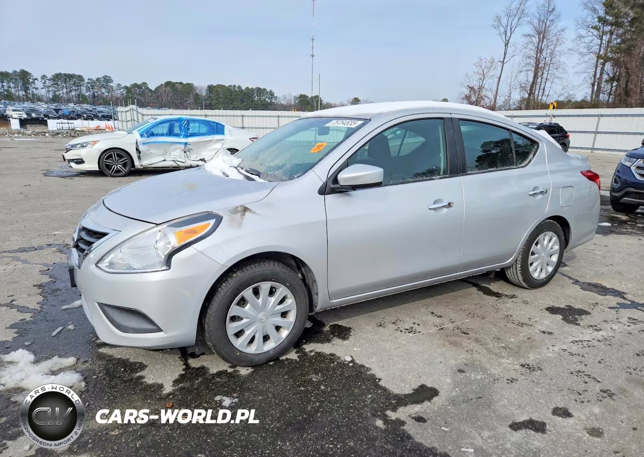 2017 Nissan Versa S – zdjęcie 1 z 12