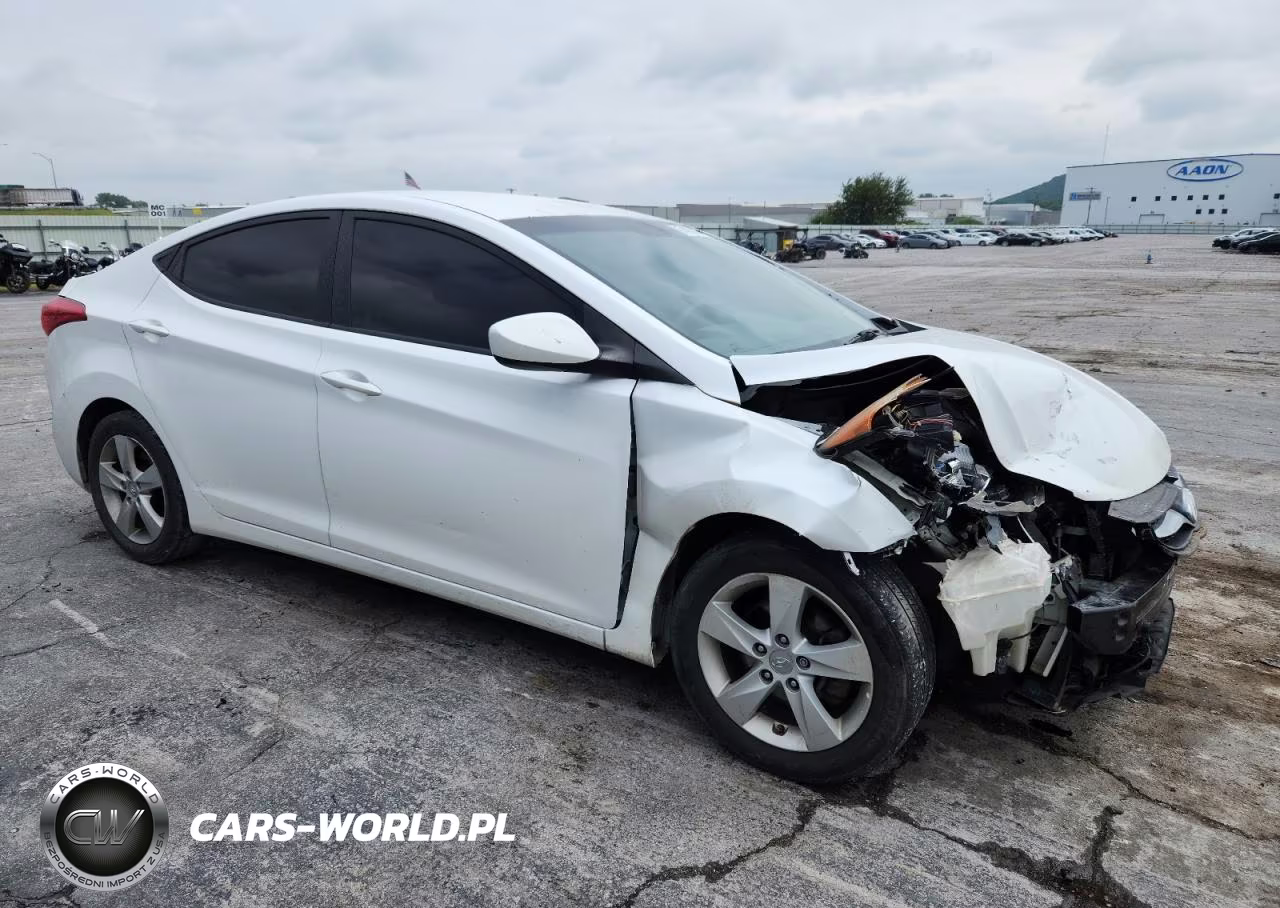 2013 Hyundai Elantra Gls VIN:5NPDH4AE4DH372767 - 4