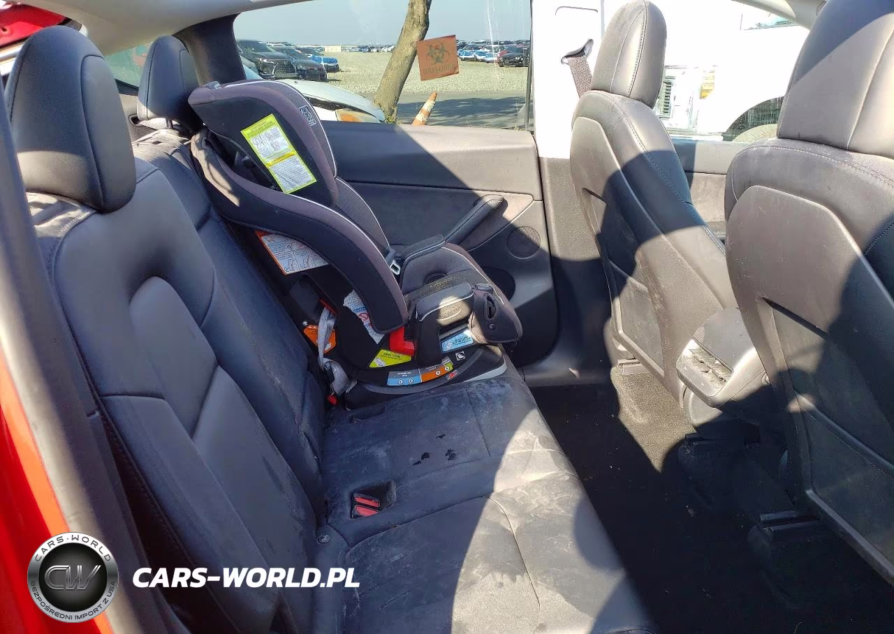 2022 Tesla Model Y VIN:7SAYGDEF5NF486819 - 10