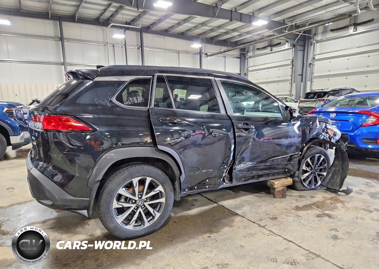 2023 Toyota Corolla Cross Xle VIN:7MUDAABG6PV060389 - 3