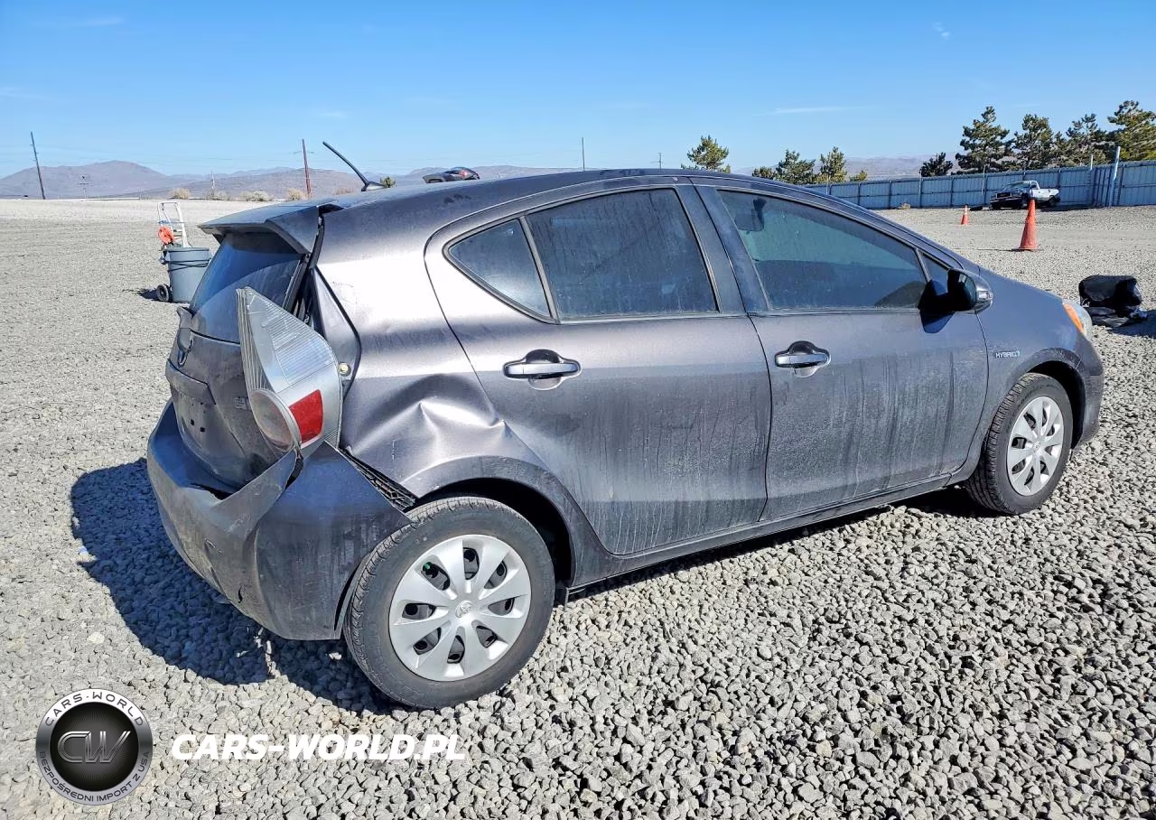 2014 Toyota Prius C VIN:JTDKDTB38E1084656 - 3