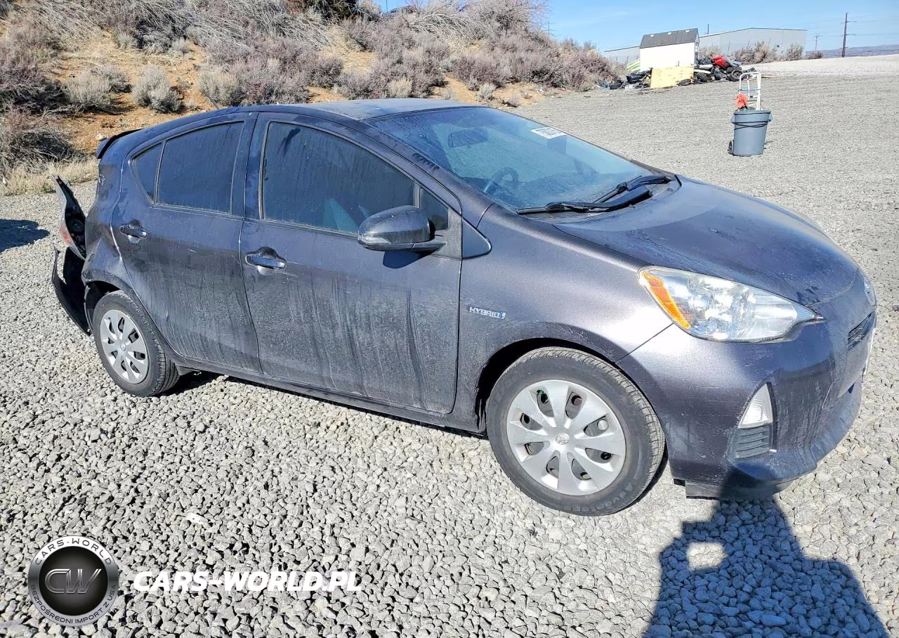 2014 Toyota Prius C VIN:JTDKDTB38E1084656 - 4
