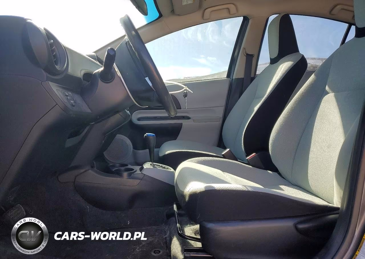 2014 Toyota Prius C VIN:JTDKDTB38E1084656 - 7