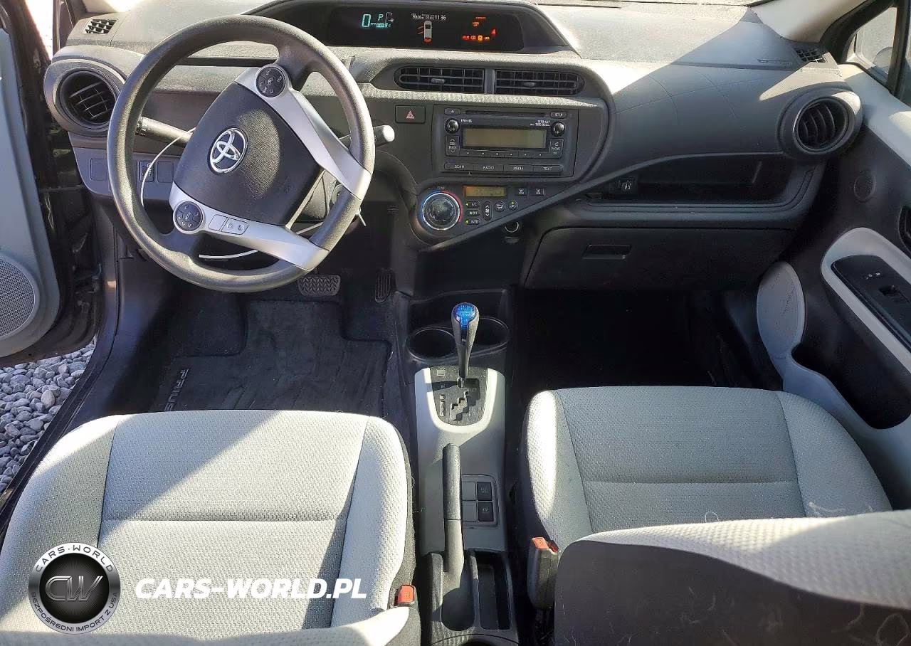 2014 Toyota Prius C VIN:JTDKDTB38E1084656 - 8