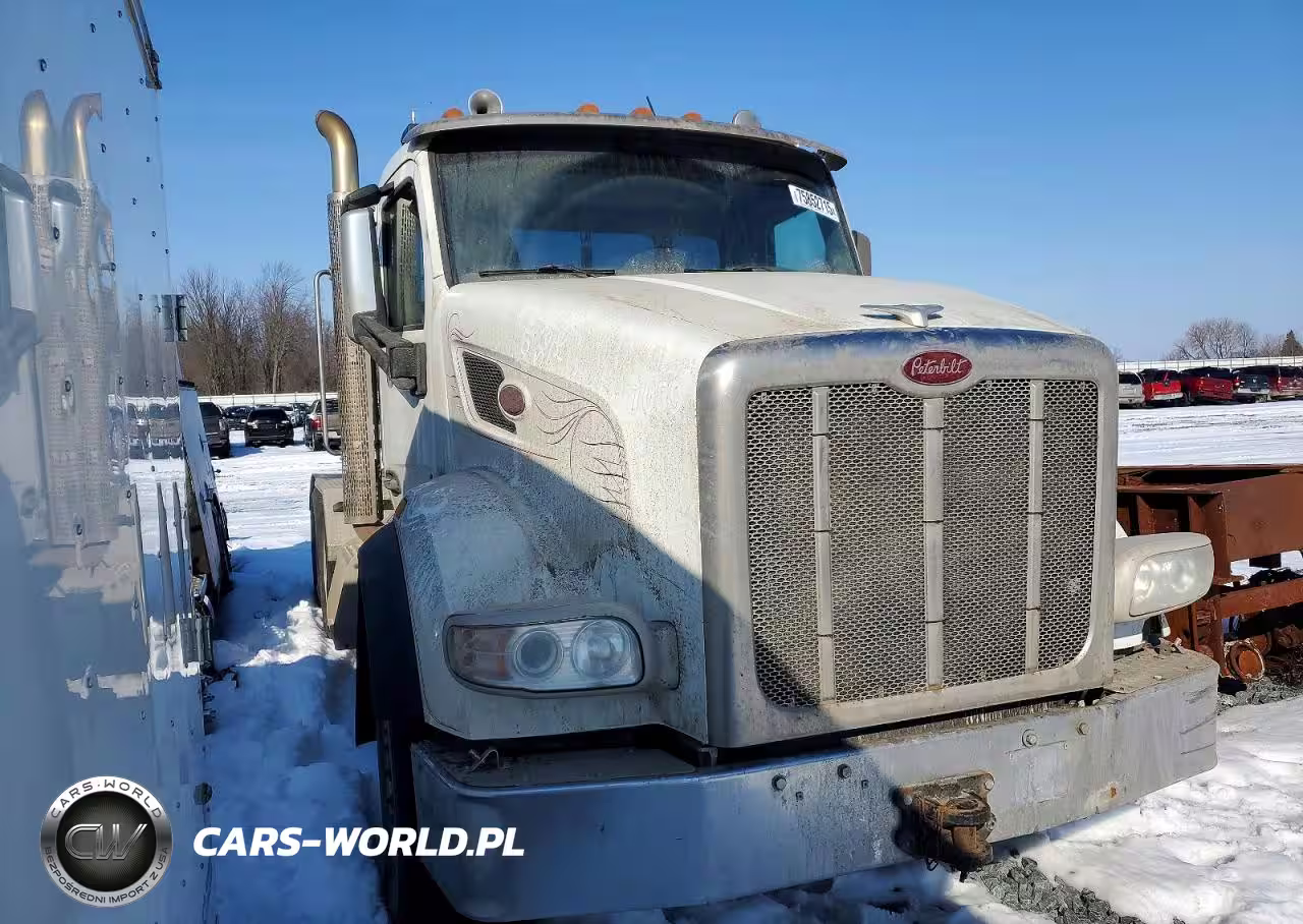2015 Peterbilt 567 Semi Truck