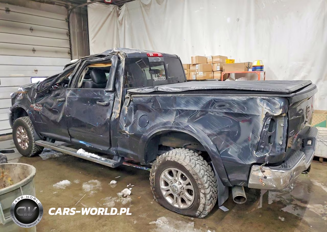 2018 Ram 2500 Laramie VIN:3C6UR5FJ3JG316484 - 2