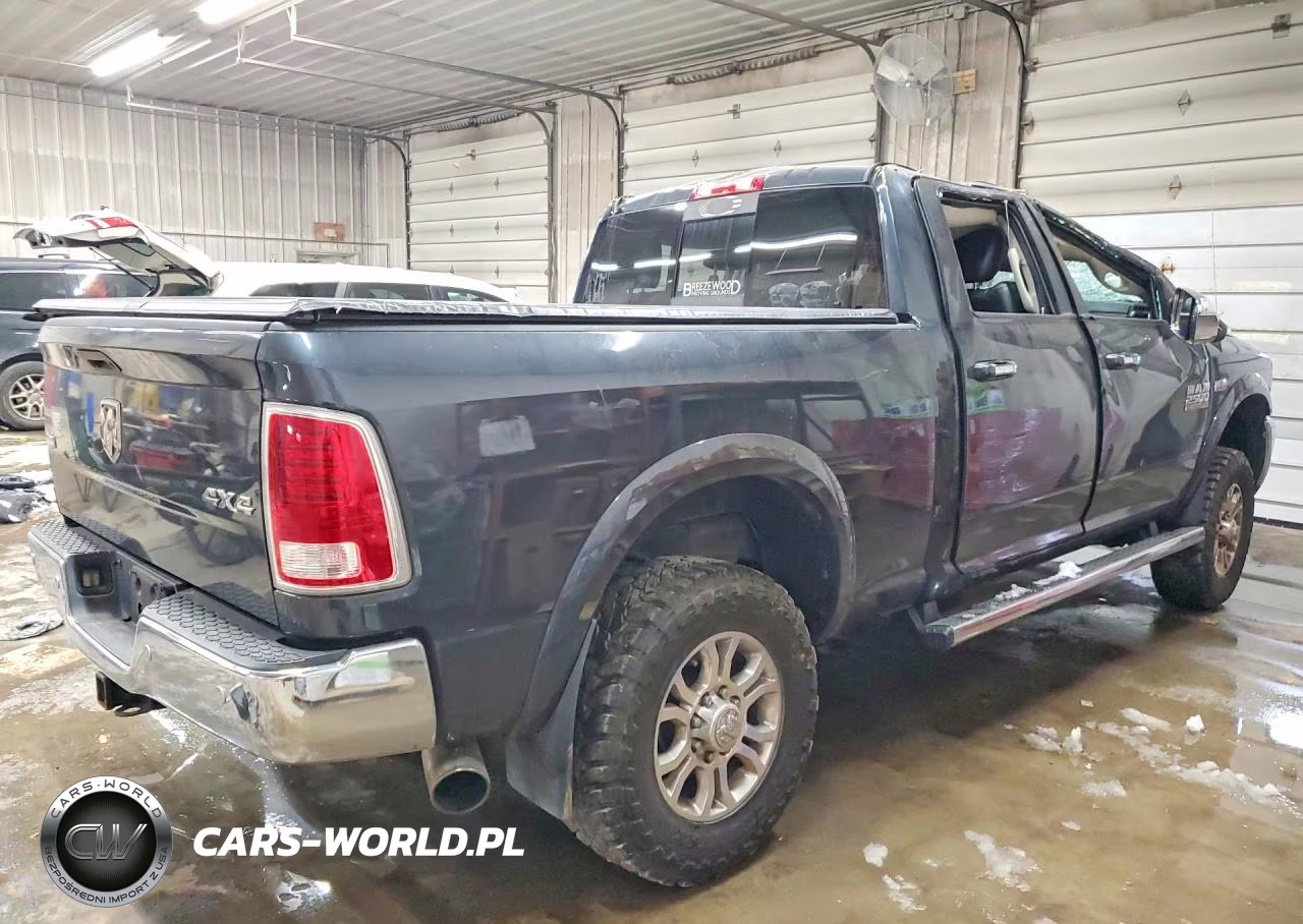2018 Ram 2500 Laramie VIN:3C6UR5FJ3JG316484 - 3
