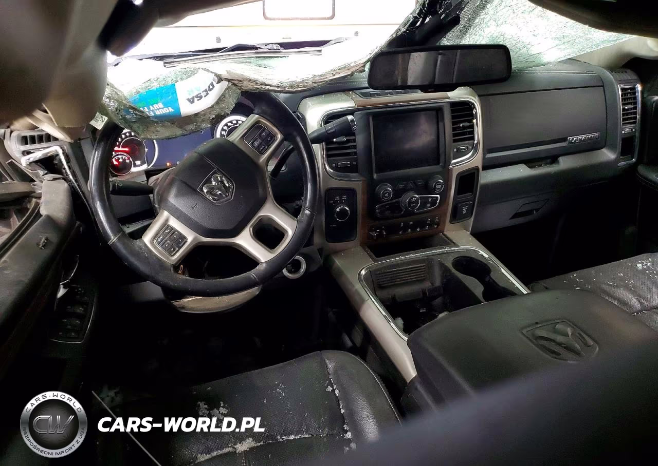 2018 Ram 2500 Laramie VIN:3C6UR5FJ3JG316484 - 8