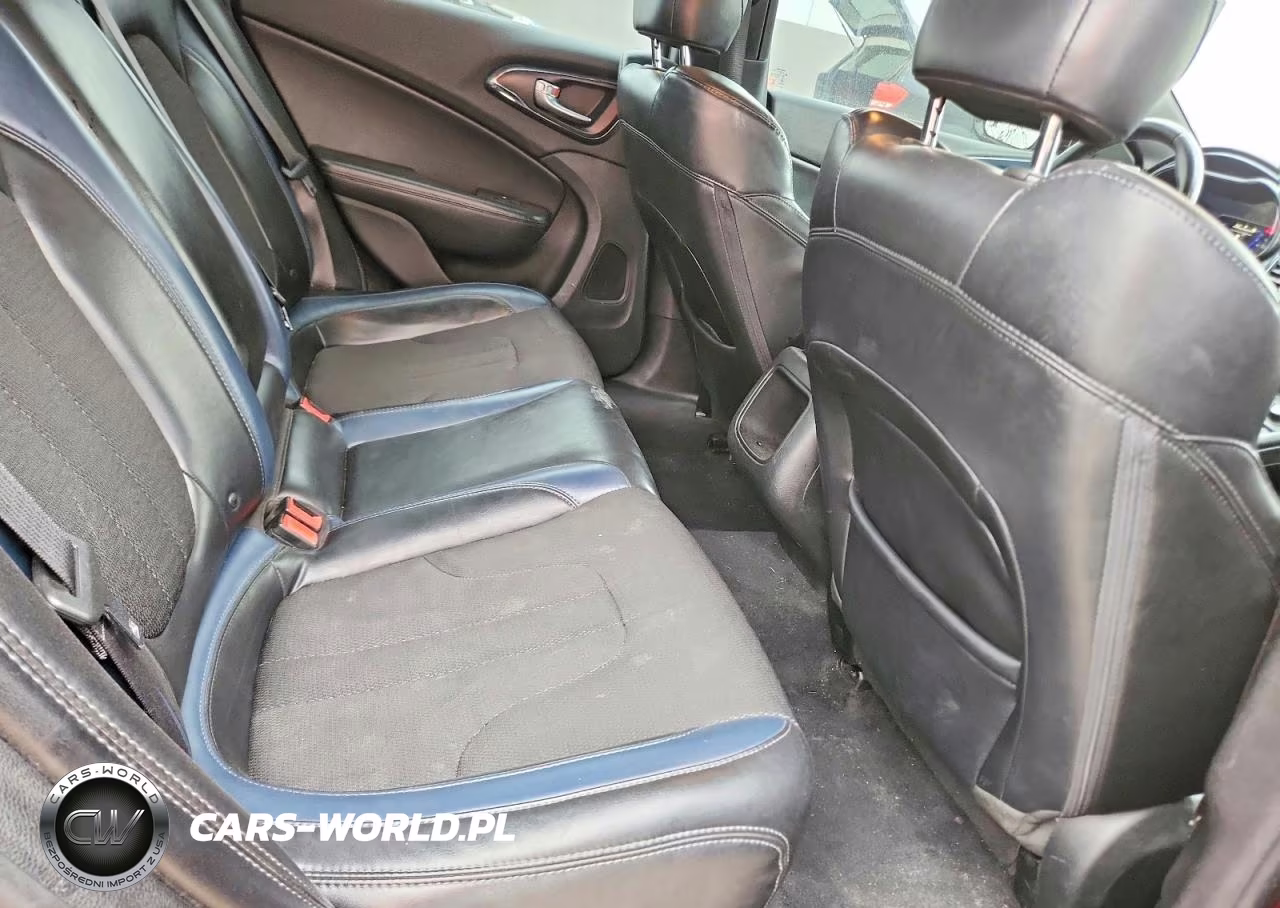 2015 Chrysler 200 S VIN:1C3CCCBB2FN629473 - 10