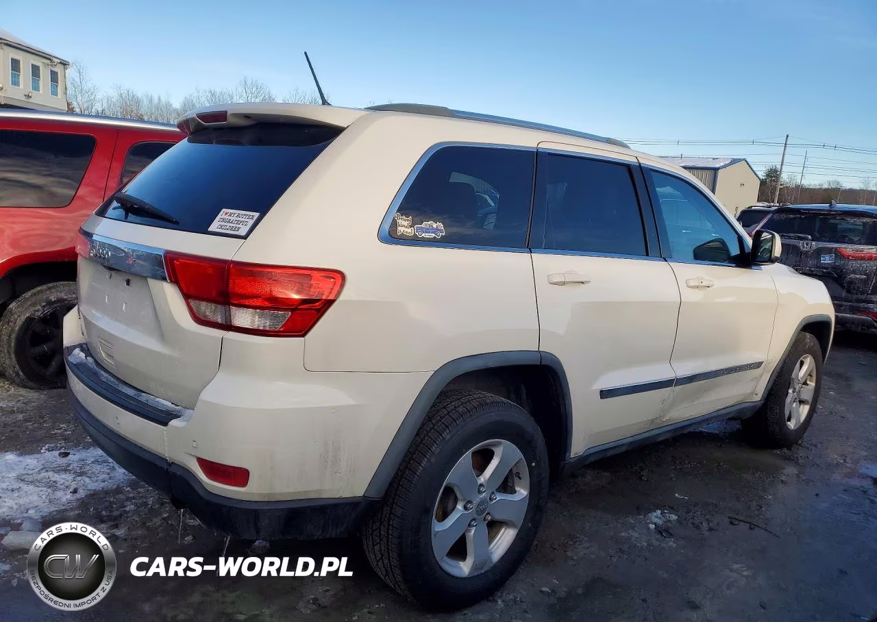 2012 Jeep Grand Cherokee Laredo VIN:1C4RJFAT7CC211747 - 3