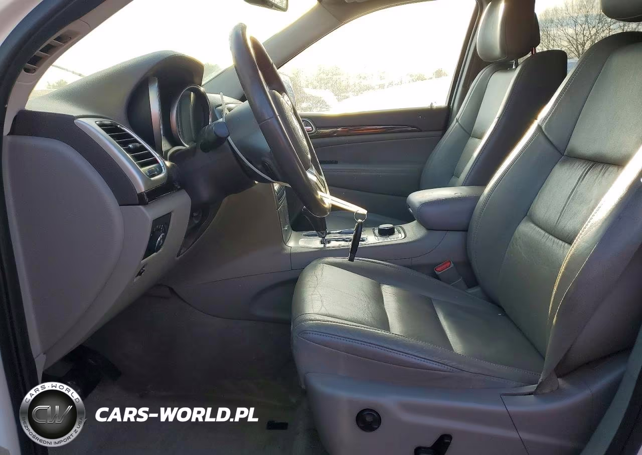 2012 Jeep Grand Cherokee Laredo VIN:1C4RJFAT7CC211747 - 7