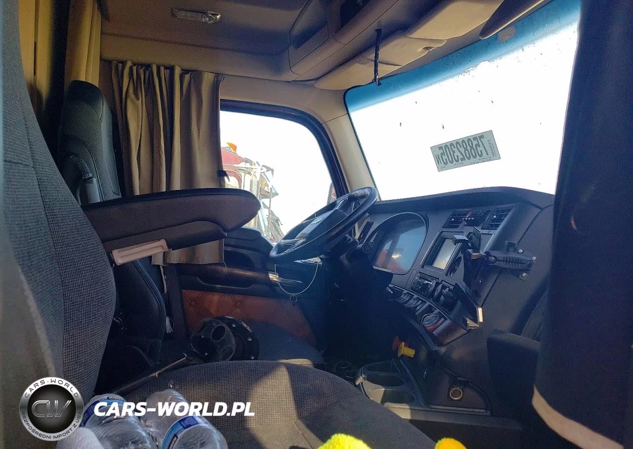 2023 Kenworth T680 Semi Truck VIN:1XKYD49X4PJ233323 - 5