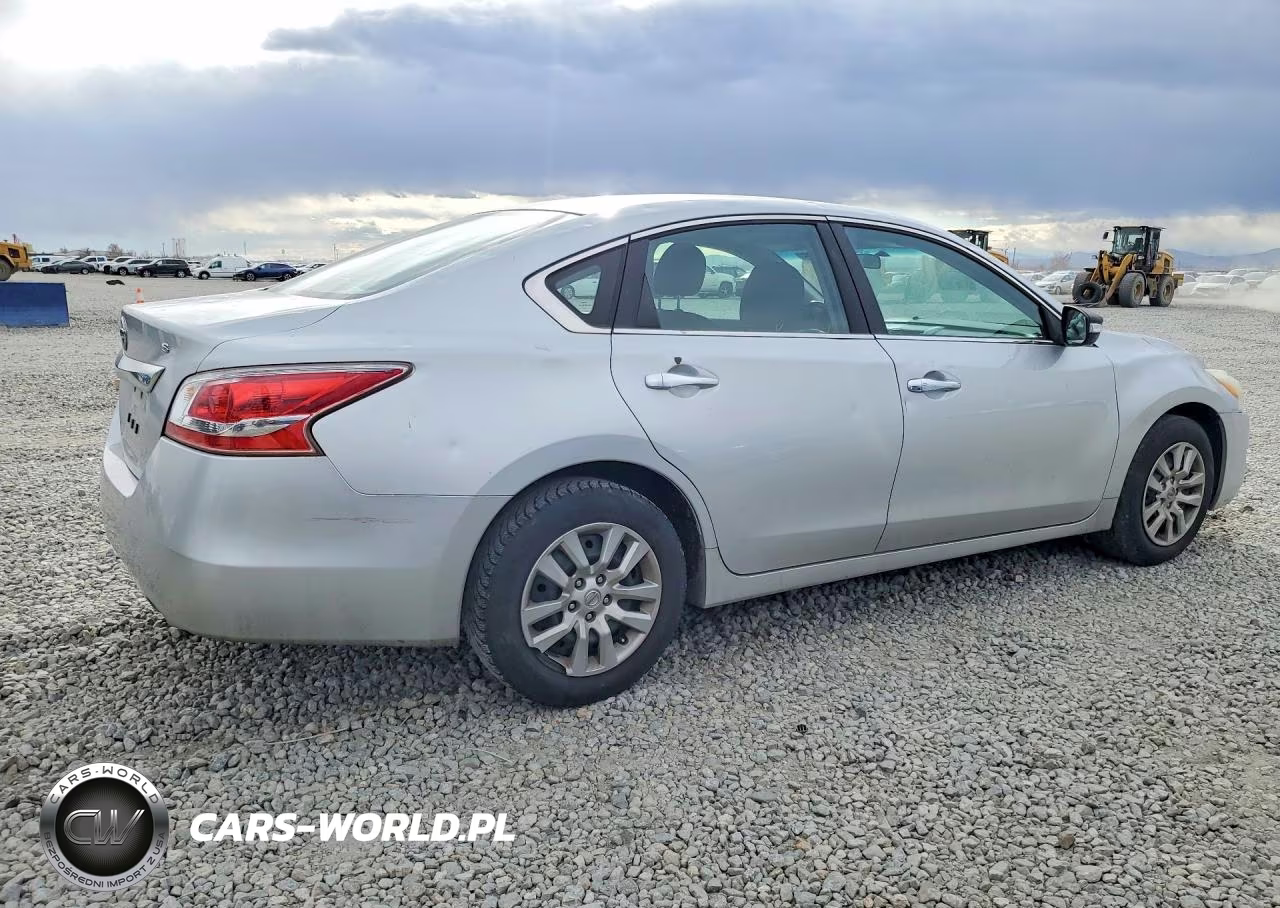 2015 Nissan Altima 2.5 VIN:1N4AL3AP3FN303347 - 3