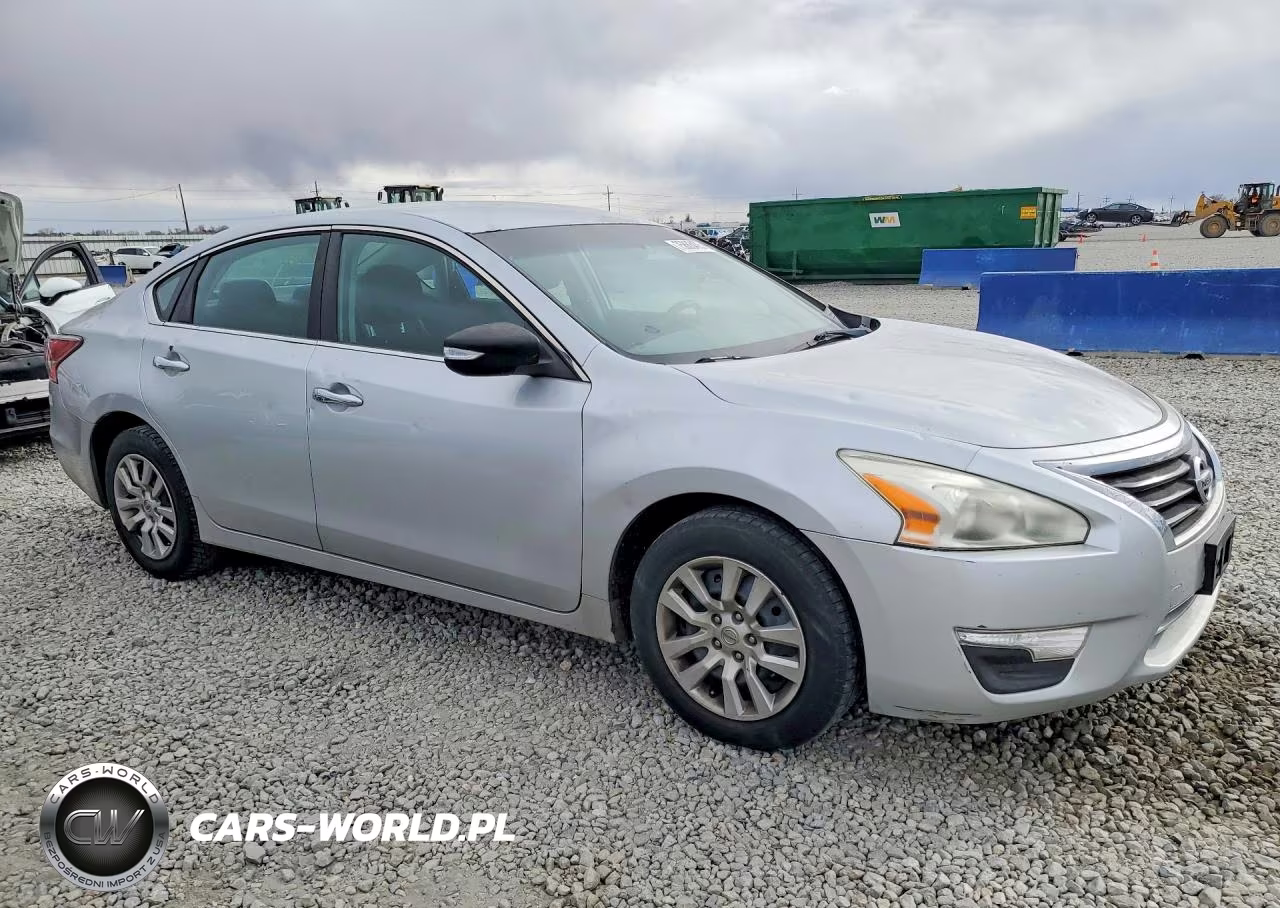 2015 Nissan Altima 2.5 VIN:1N4AL3AP3FN303347 - 4