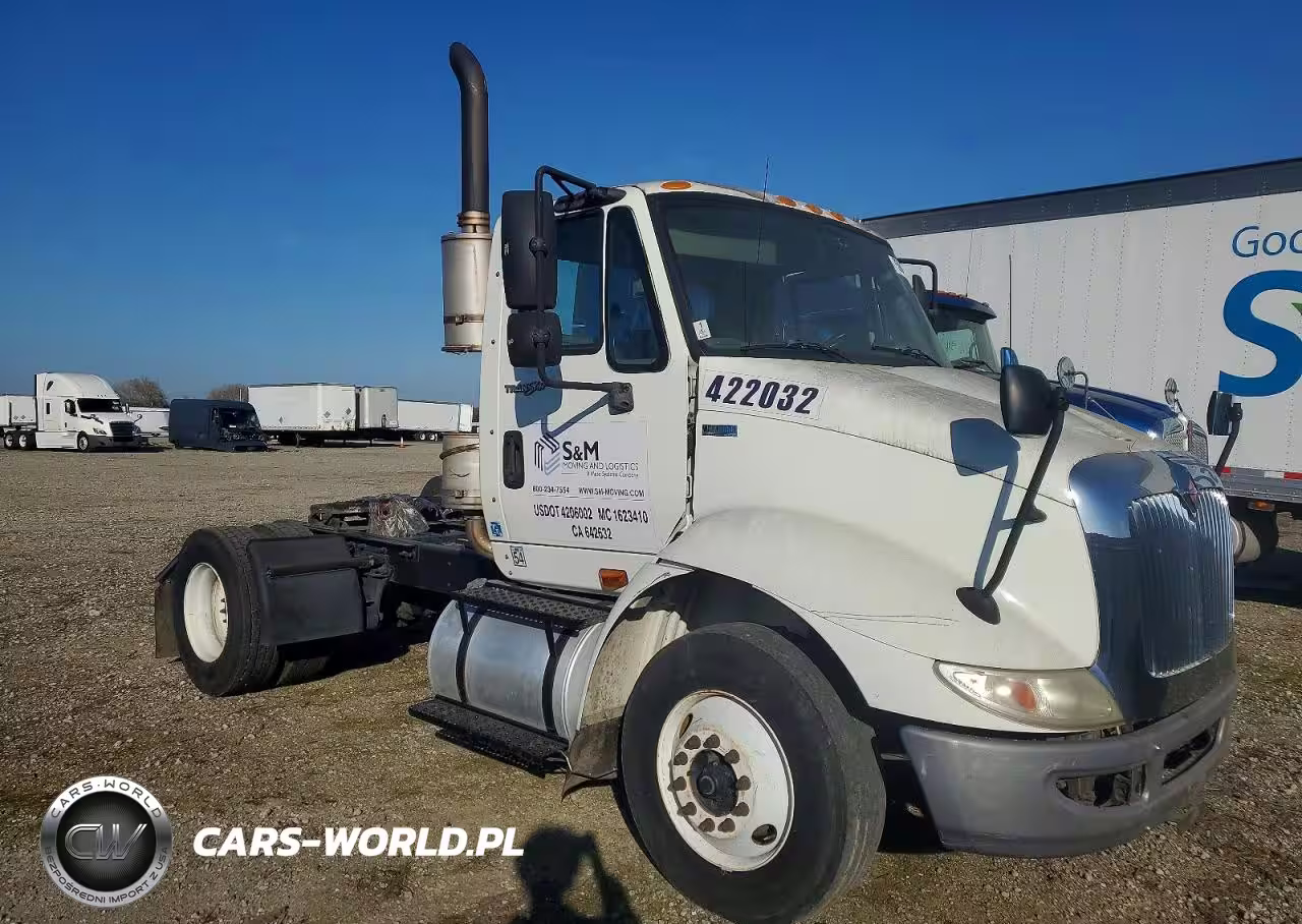 2013 International 8600 Semi Truck