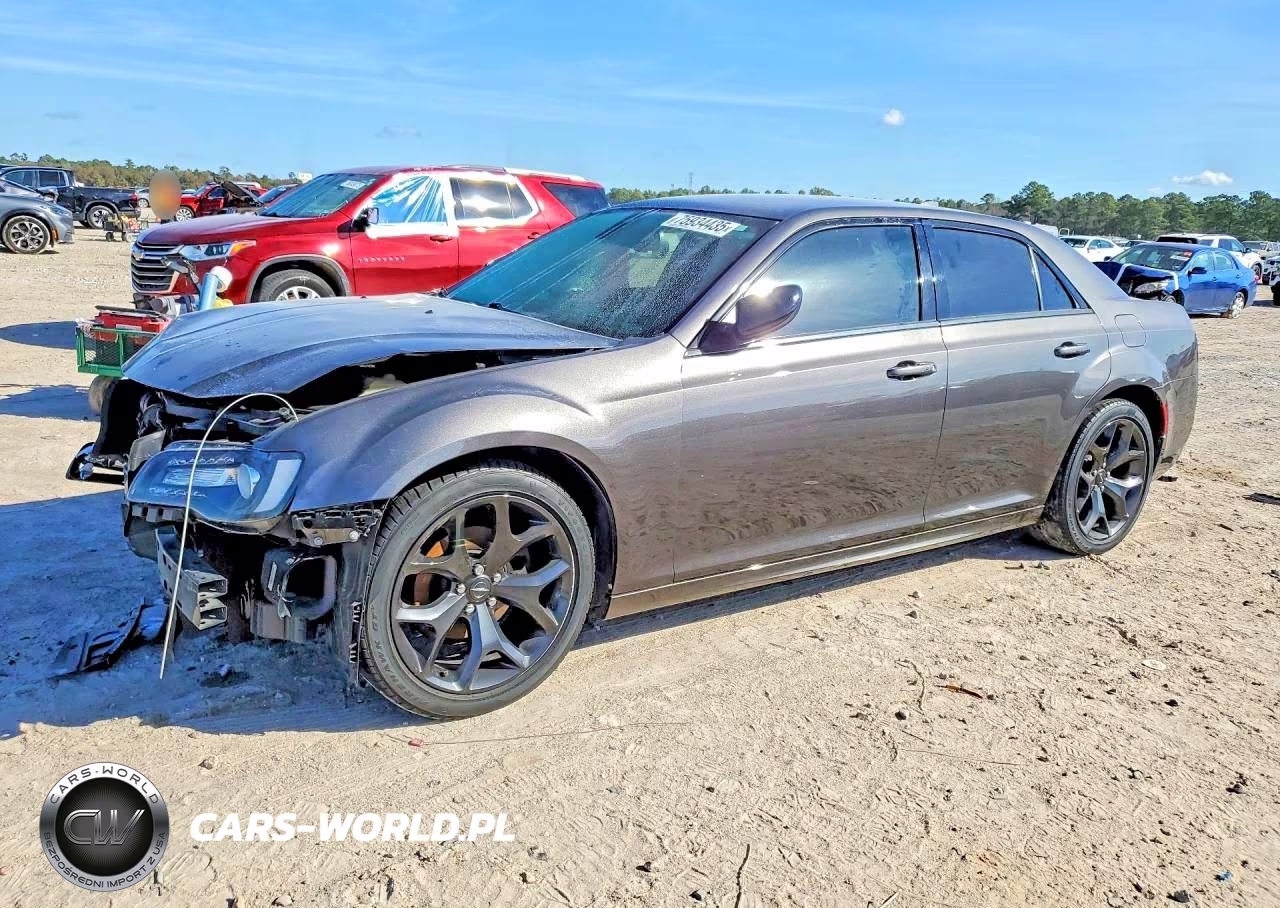2020 Chrysler 300 Touring – zdjęcie 1 z 13