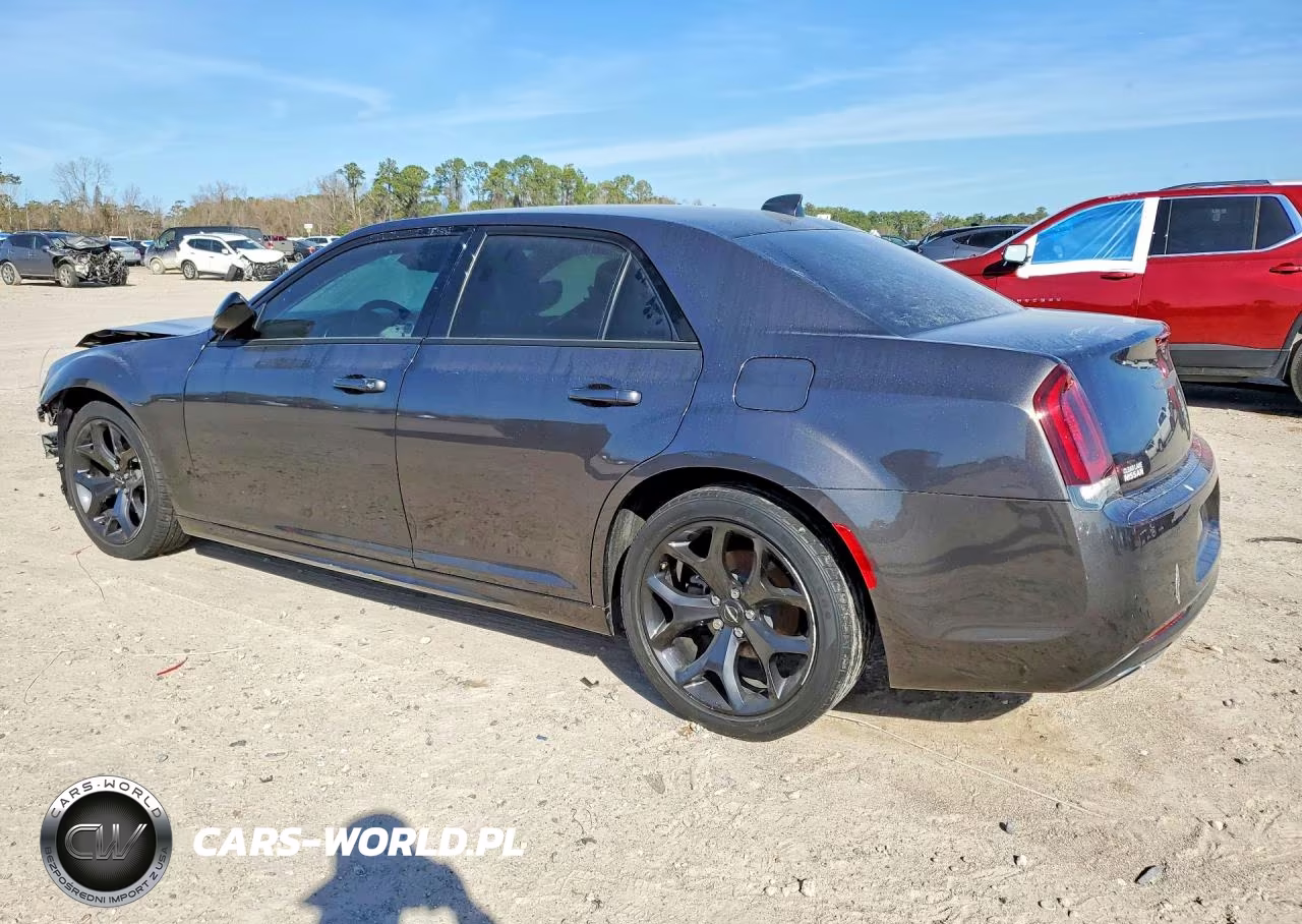 2020 Chrysler 300 Touring VIN:2C3CCAAG2LH201067 - 2