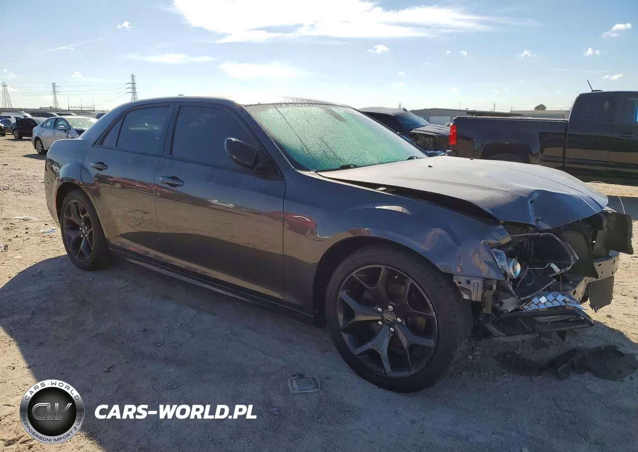 2020 Chrysler 300 Touring VIN:2C3CCAAG2LH201067 - 4