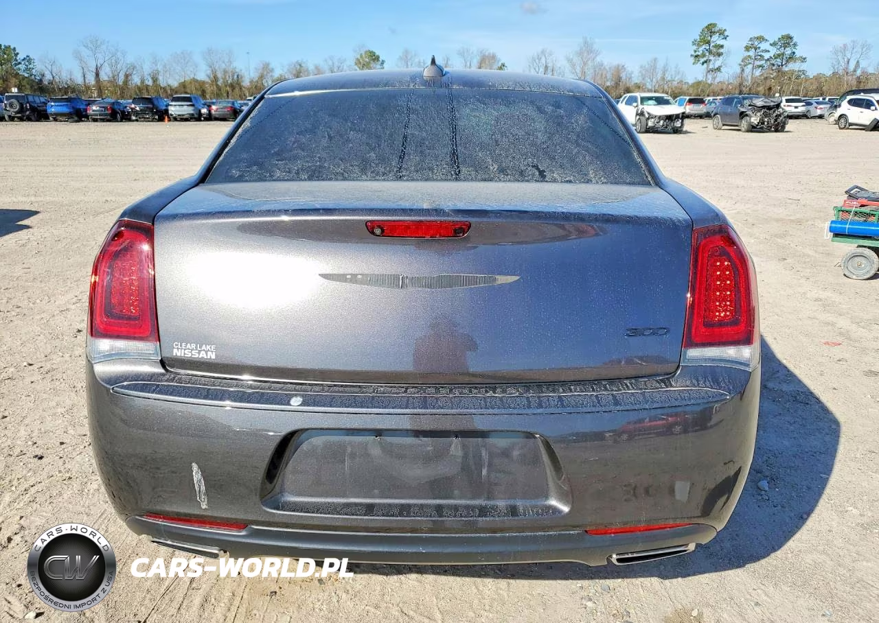 2020 Chrysler 300 Touring VIN:2C3CCAAG2LH201067 - 6