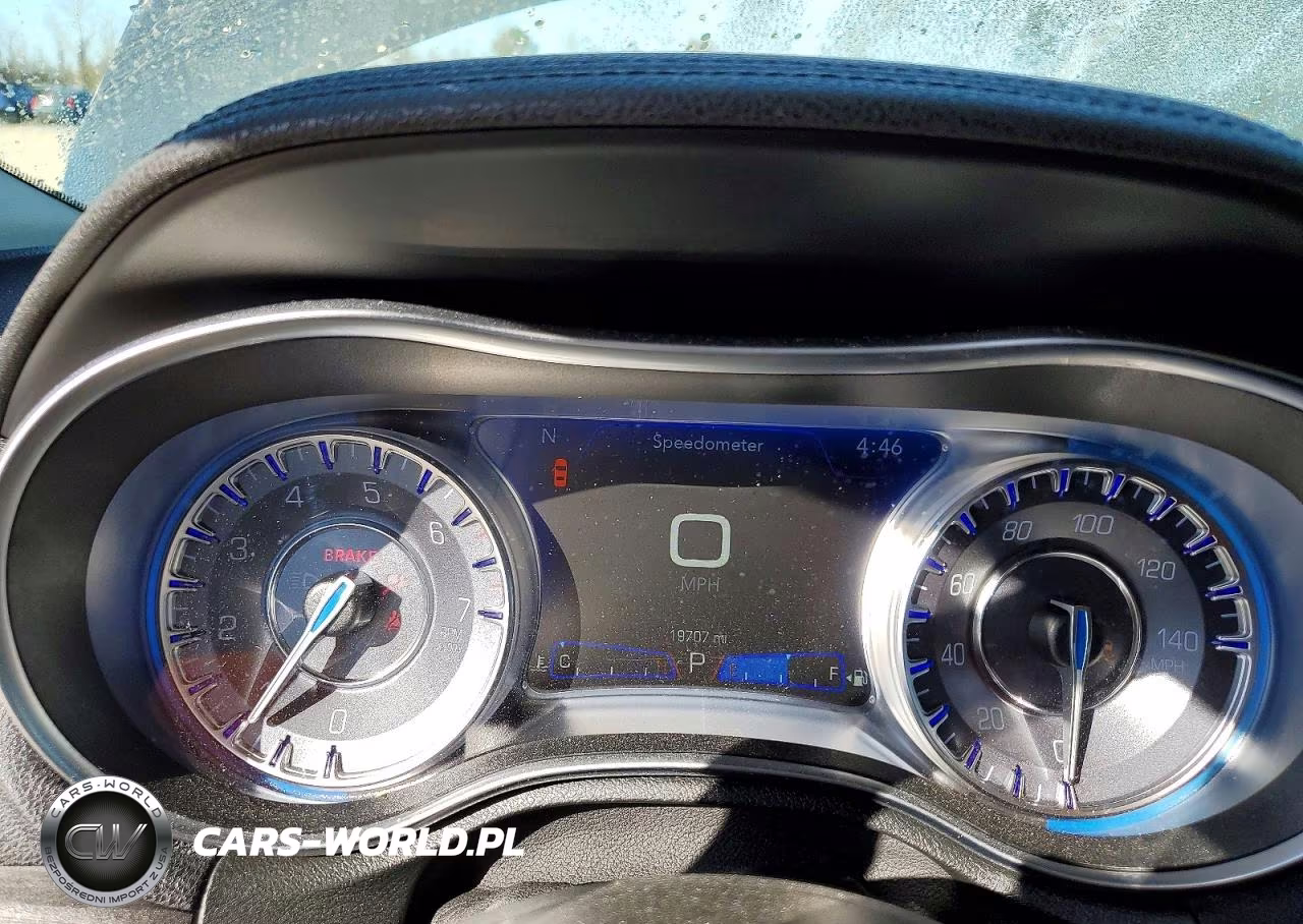 2020 Chrysler 300 Touring VIN:2C3CCAAG2LH201067 - 9