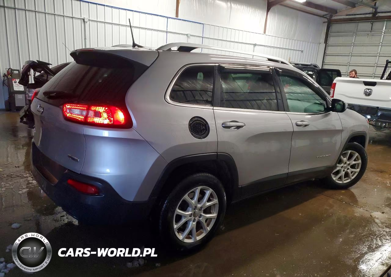 2018 Jeep Cherokee Latitude Plus VIN:1C4PJMLB3JD601509 - 3