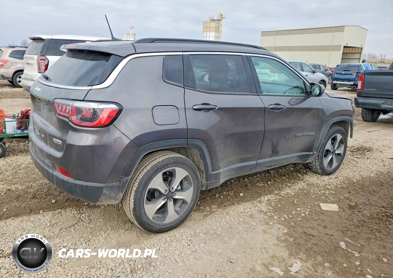 2018 Jeep Compass Latitude VIN:3C4NJCBB1JT182122 - 3