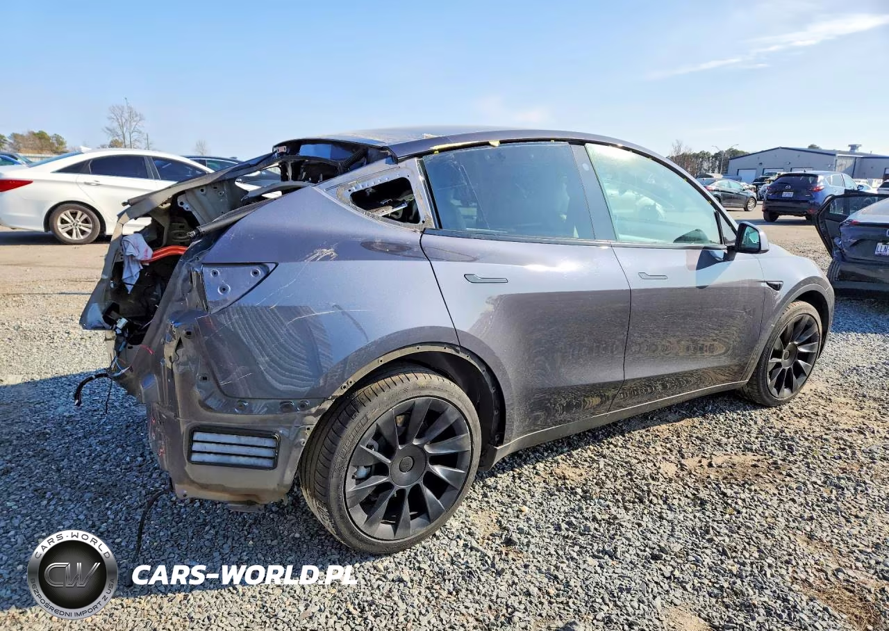 2021 Tesla Model Y VIN:5YJYGDEE2MF231001 - 3