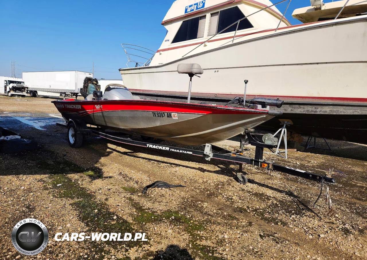 2008 Bass Tracker Boat