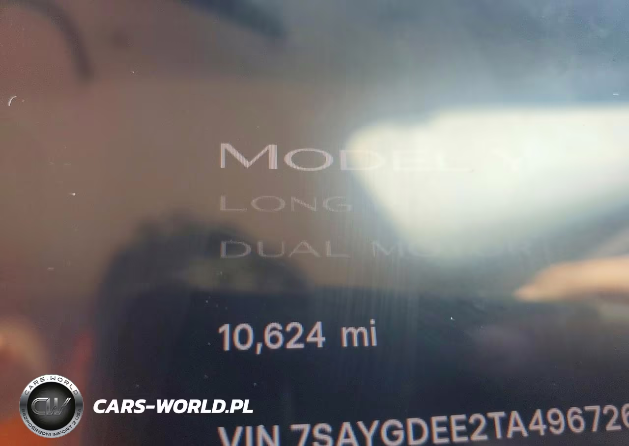2026 Tesla Model Y VIN:7SAYGDEE2TA496726 - 9