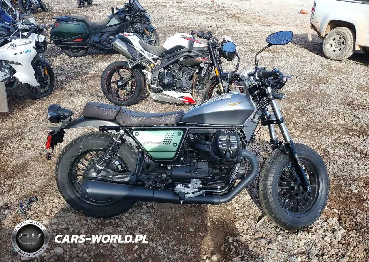 2022 Moto Guzzi V9 Bobber