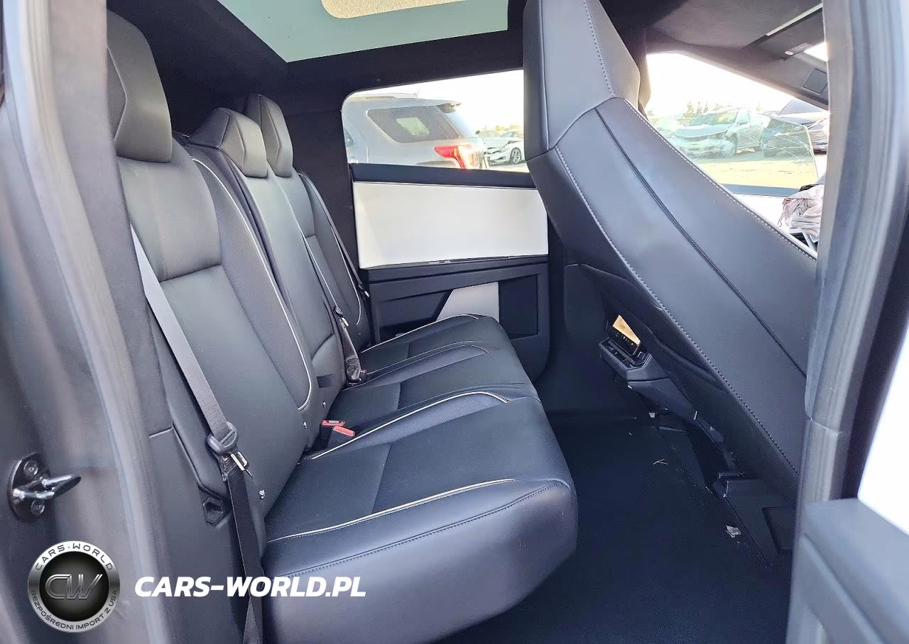 2025 Tesla Cybertruck VIN:7G2CEHEE2SA071779 - 10