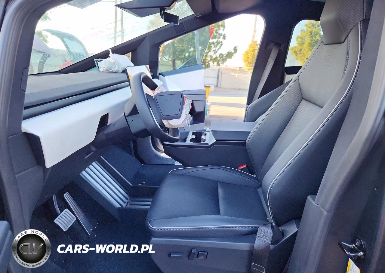 2025 Tesla Cybertruck VIN:7G2CEHEE2SA071779 - 7