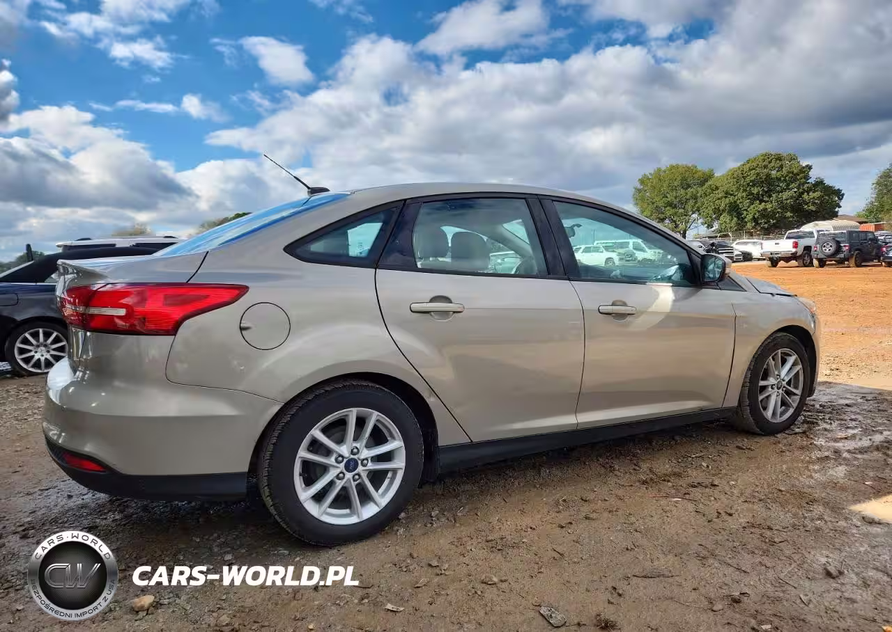 2016 Ford Focus Se VIN:1FADP3F2XGL210885 - 3