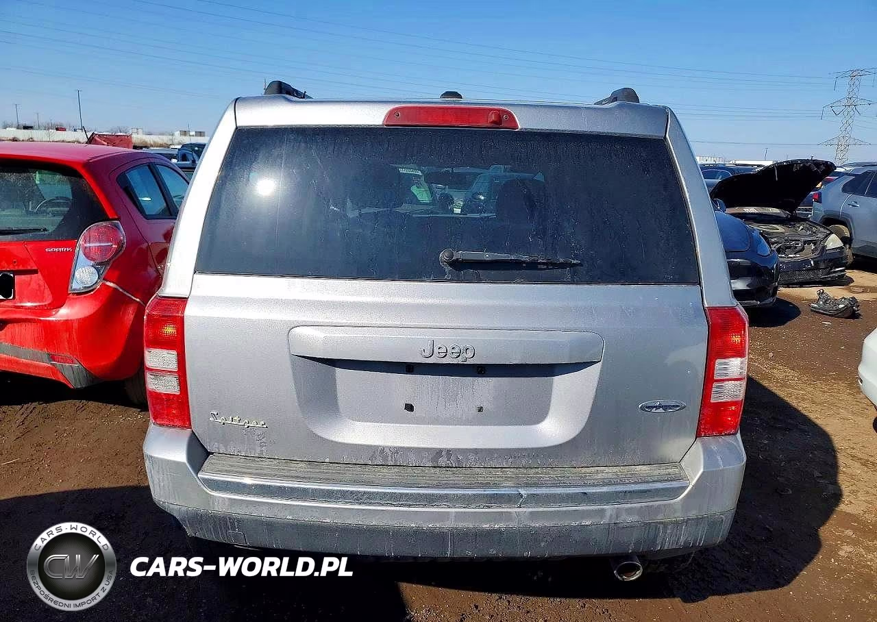 2016 Jeep Patriot Latitude VIN:1C4NJPFAXGD583708 - 6
