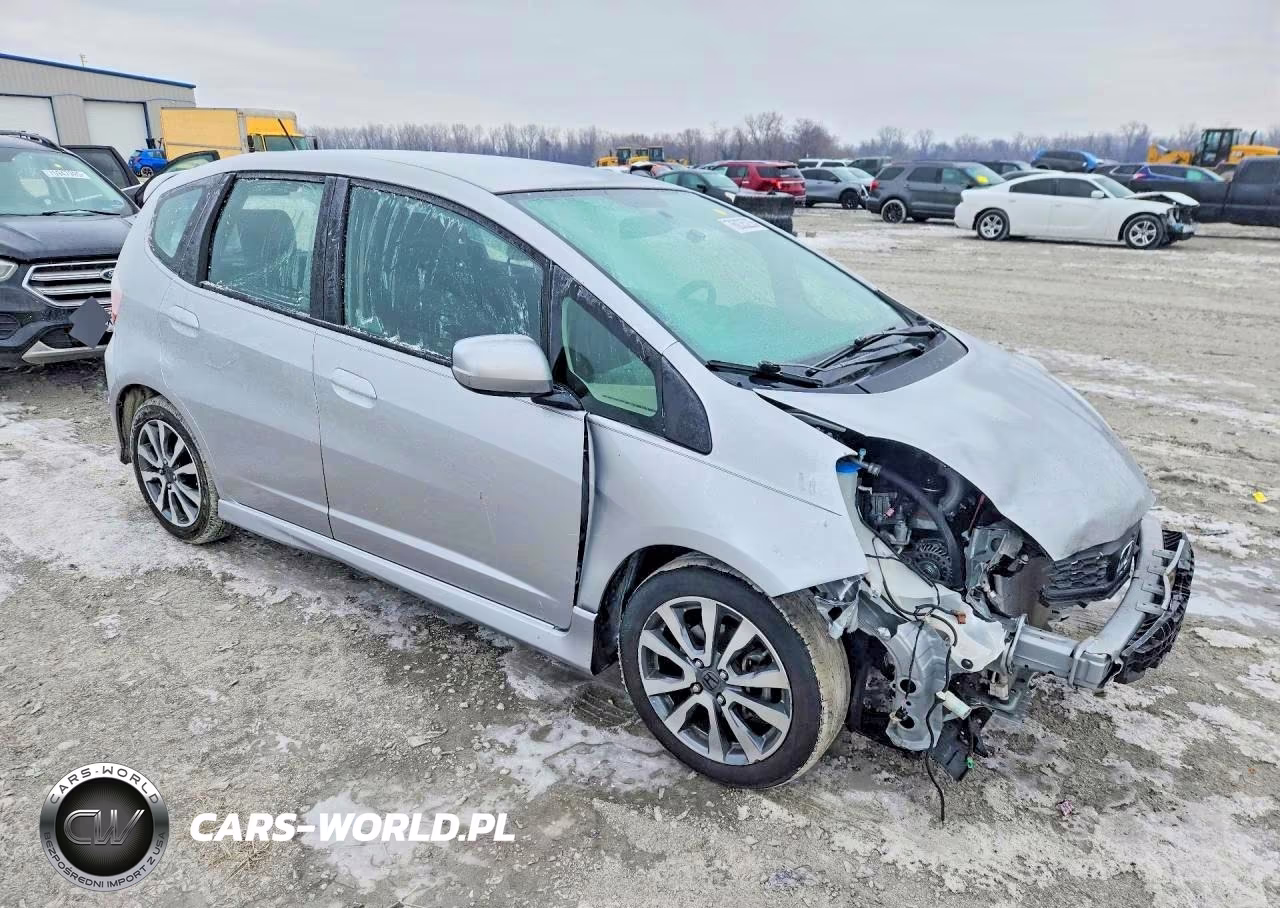 2013 Honda Fit Sport VIN:JHMGE8H5XDC010987 - 4