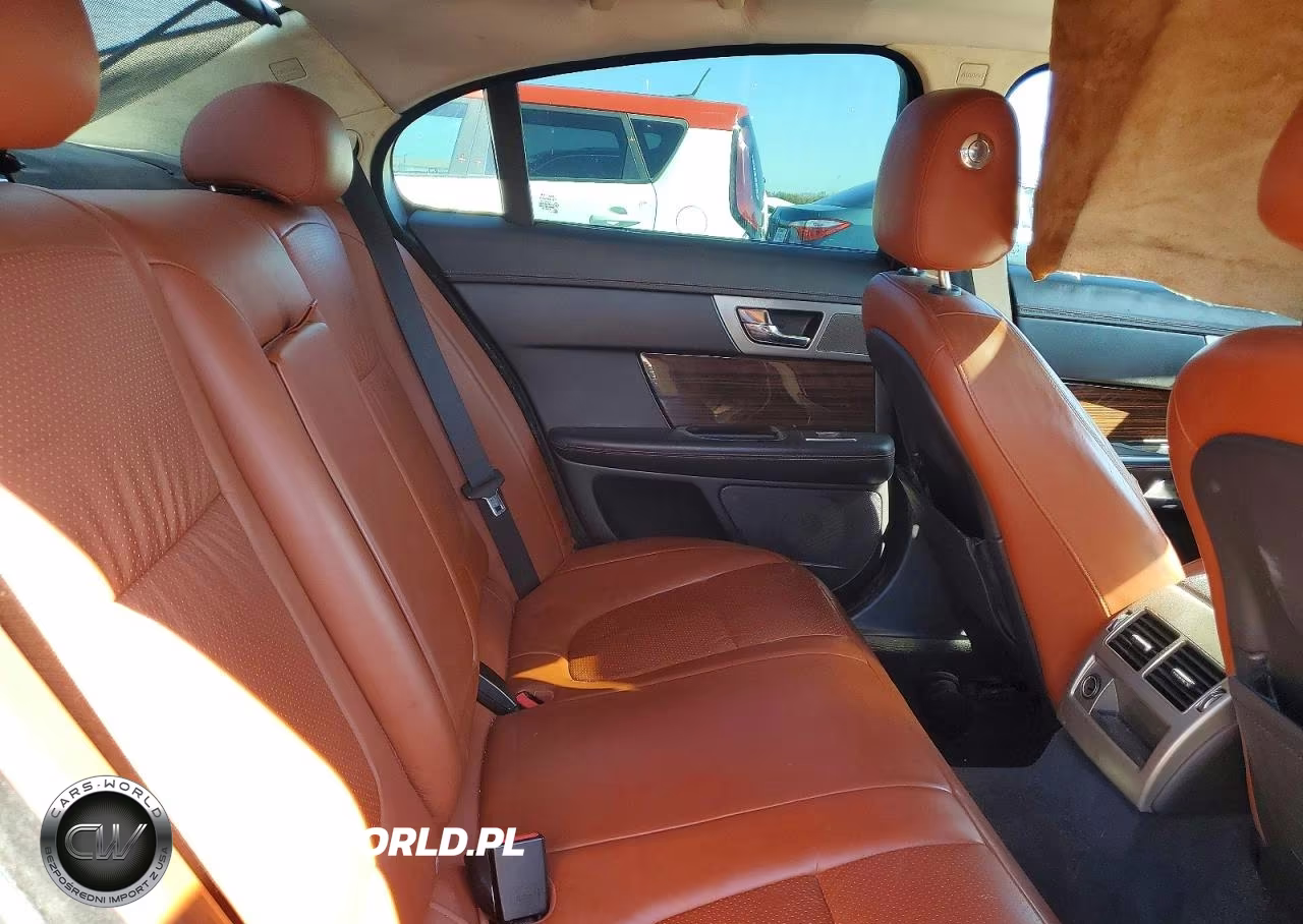 2010 Jaguar Xf Premium VIN:SAJWA0GB7ALR73604 - 10