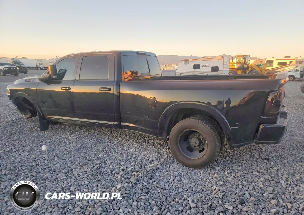 2022 Ram 3500 Laramie VIN:3C63RRJL5NG101979 - 2