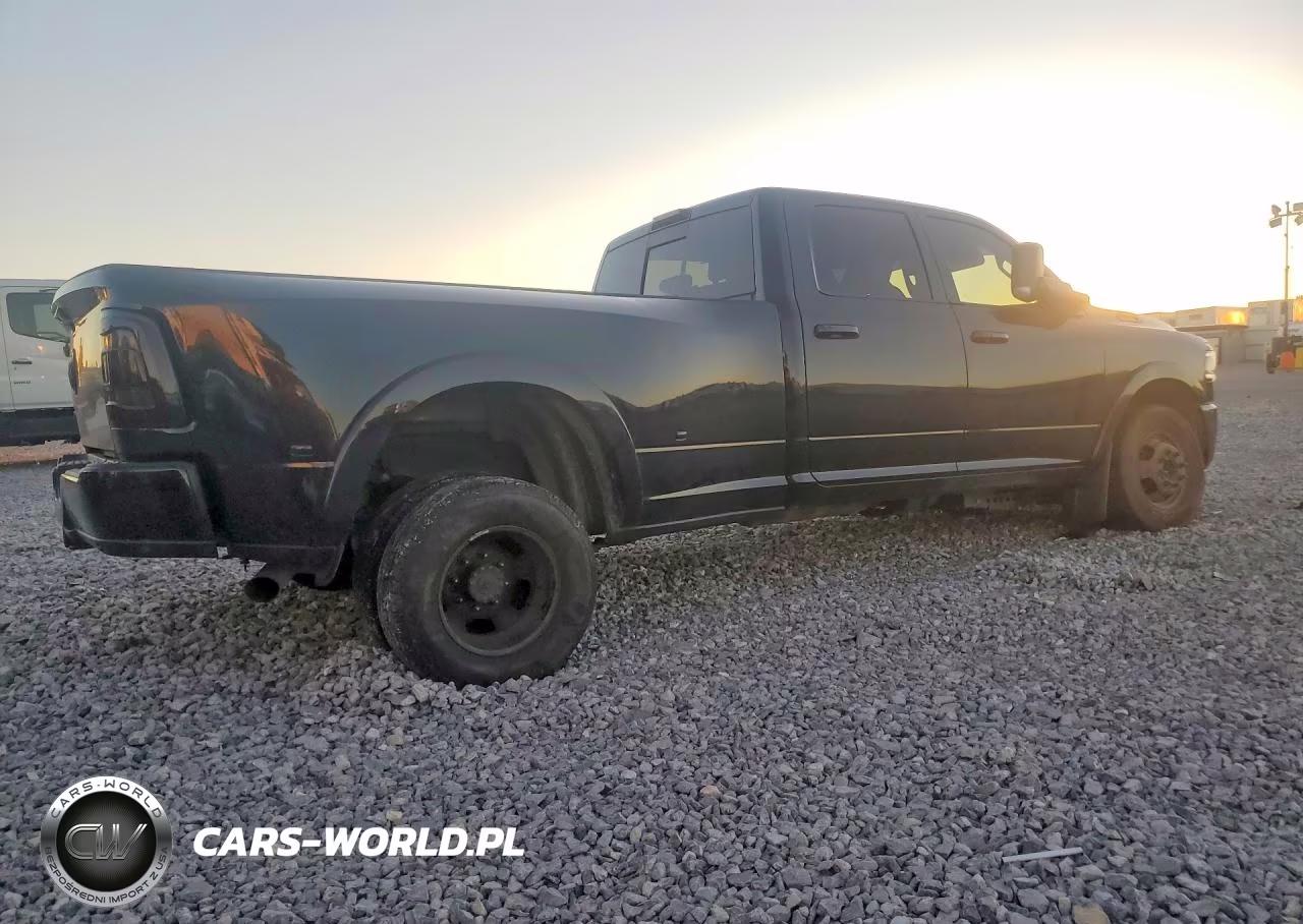 2022 Ram 3500 Laramie VIN:3C63RRJL5NG101979 - 3